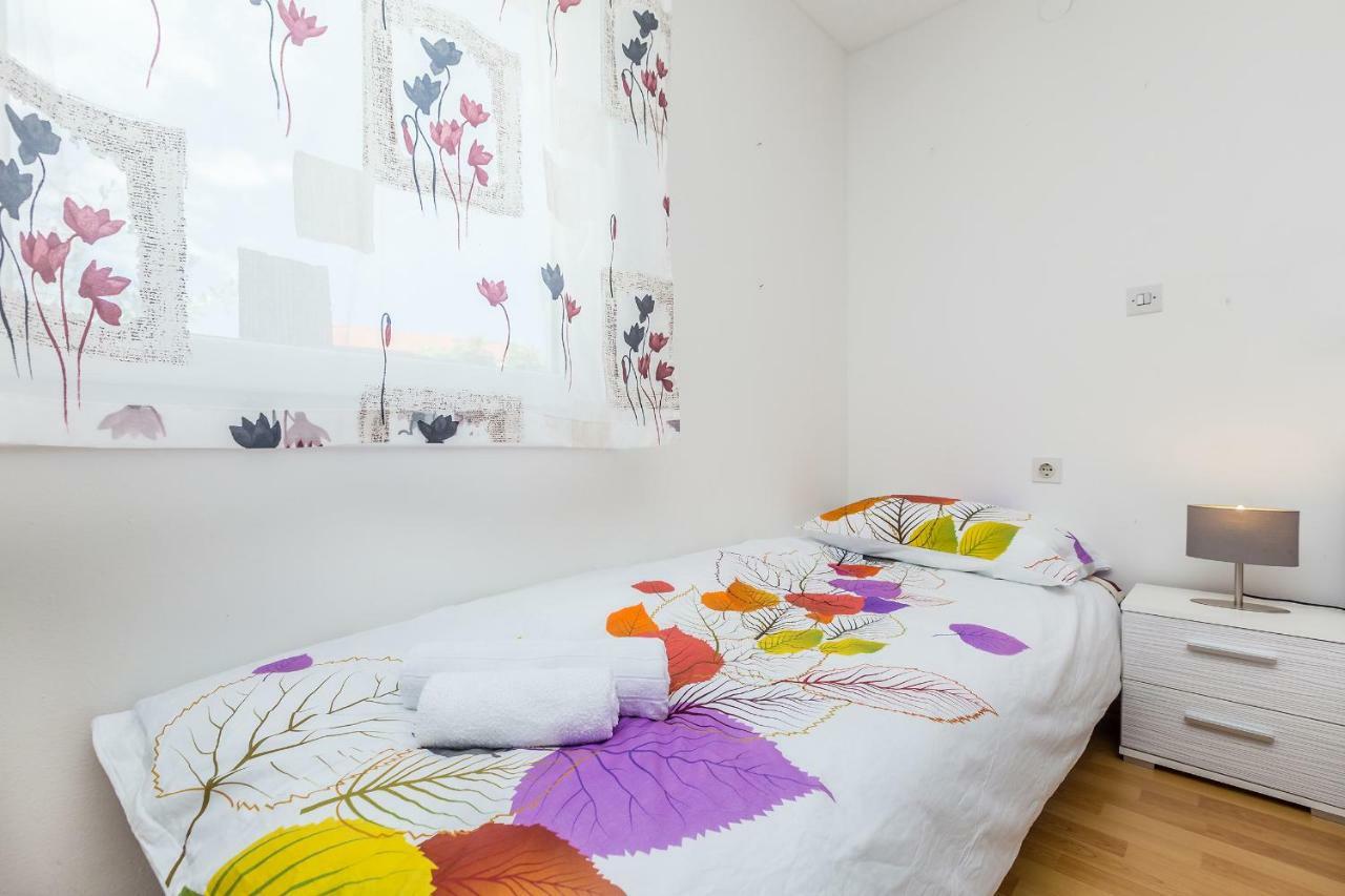 Pinezići Holiday House Kai With Private Pool מראה חיצוני תמונה