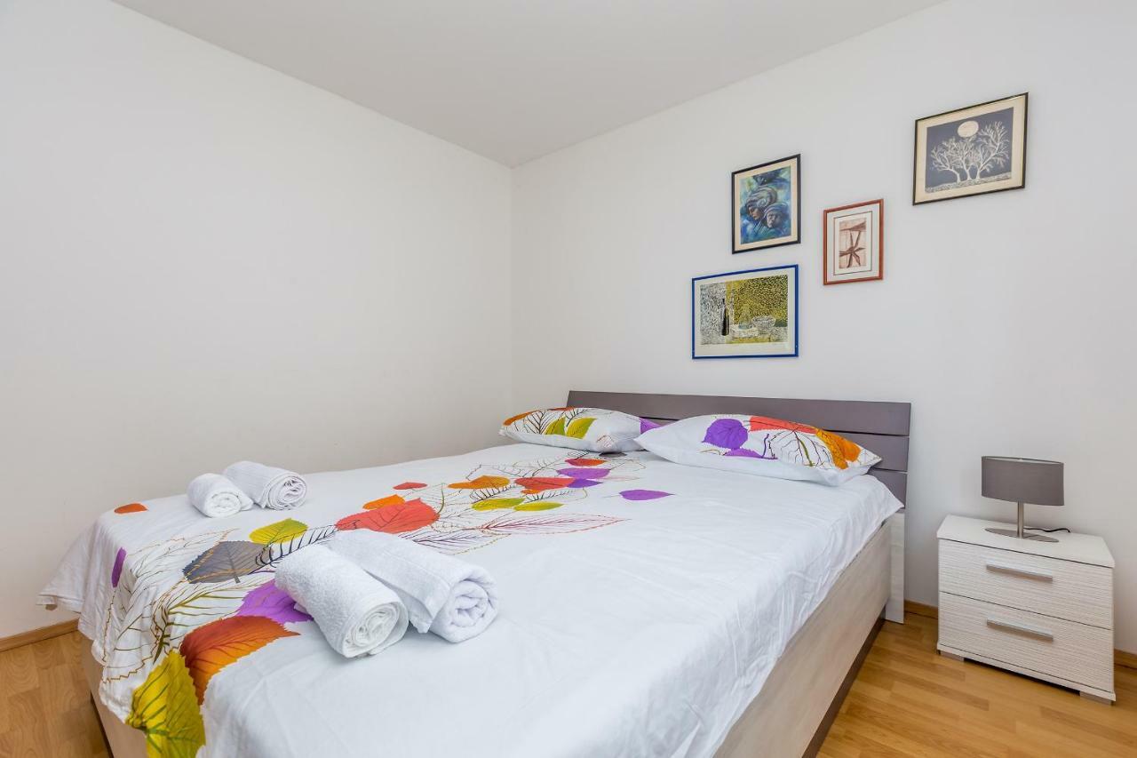 Pinezići Holiday House Kai With Private Pool מראה חיצוני תמונה